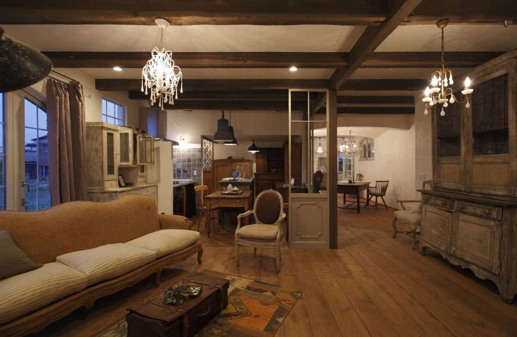 アンティークを追い求めた平屋